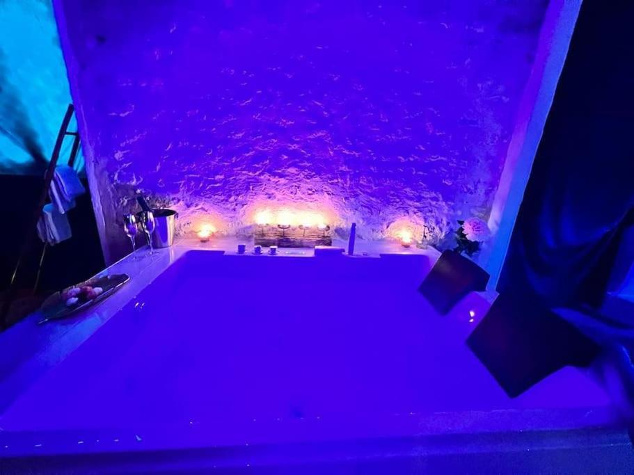 Suite Romance - Jacuzzi Moret-sur-Loing Exterior foto