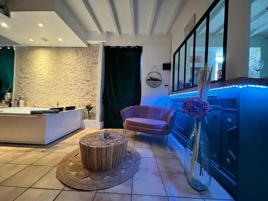 Suite Romance - Jacuzzi Moret-sur-Loing Exterior foto