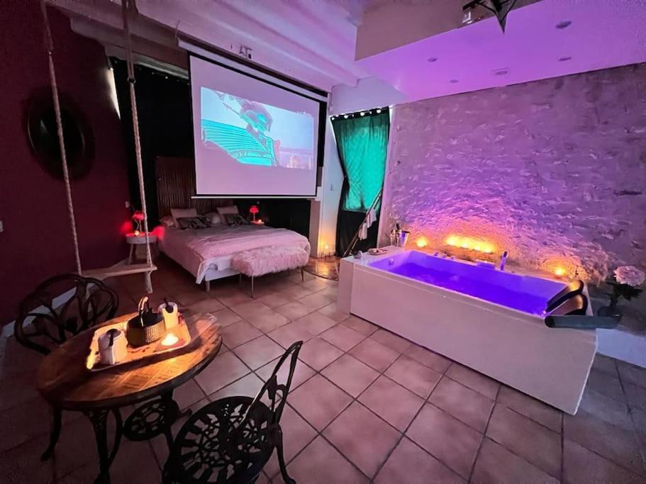 Suite Romance - Jacuzzi Moret-sur-Loing Exterior foto